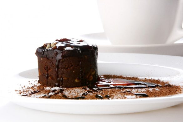 An Easy and Luxurious Chocolate Fudge Cake Recipe