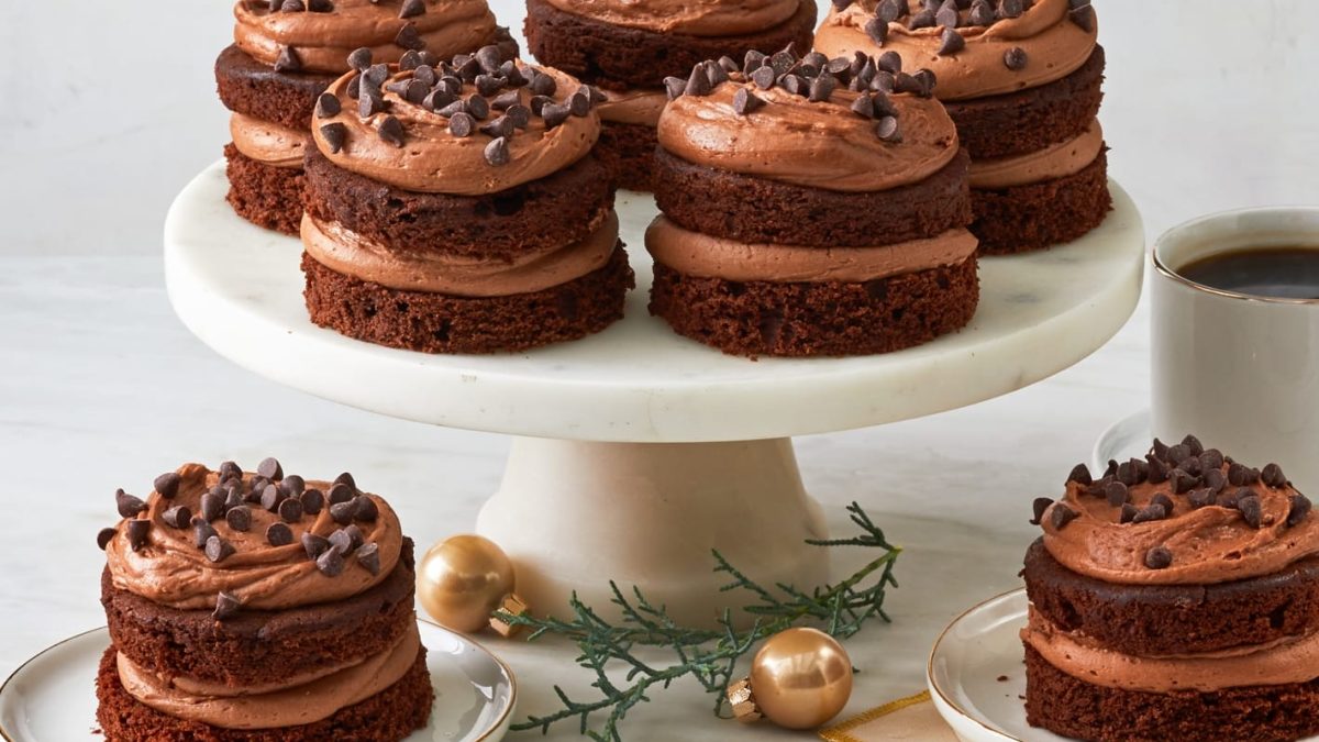 Why is chocolate cake a good and healthy alternative for parties and celebrations?