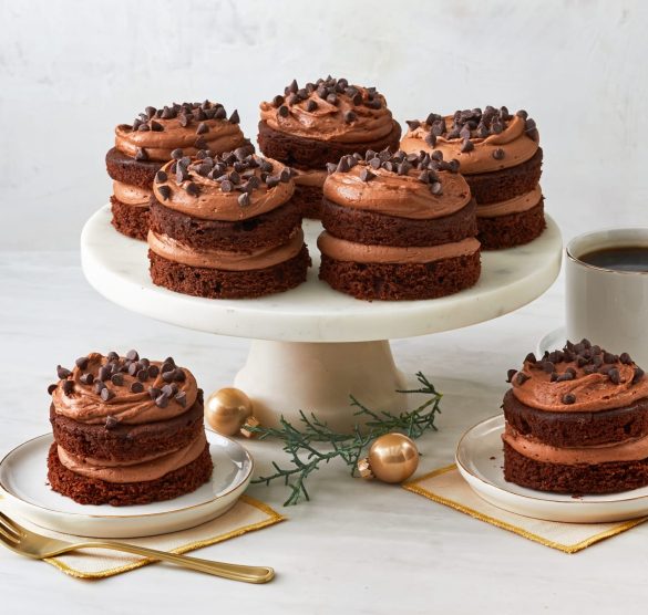 Why is chocolate cake a good and healthy alternative for parties and celebrations